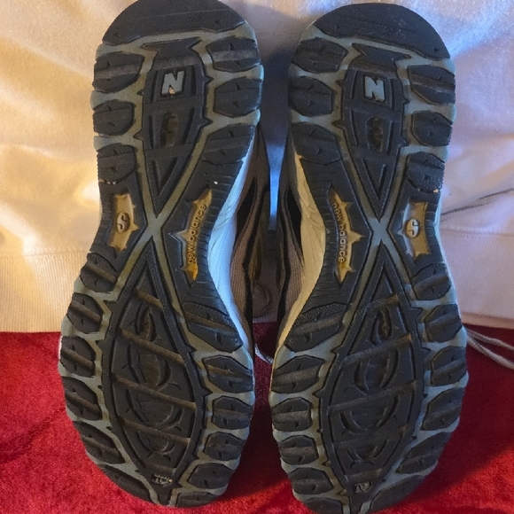 New Balance 807 Gray and Black Athletic Shoes - Picture 7 of 8